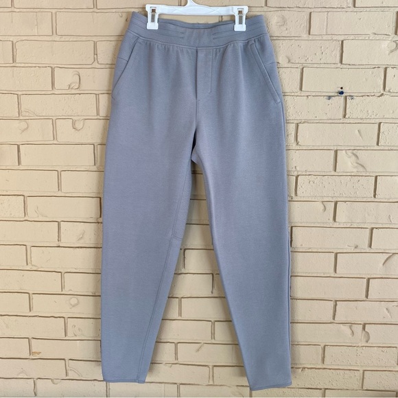 Lululemon Textured Spacer Classic Tapered Pant Rhino Grey size XS men Athleisure